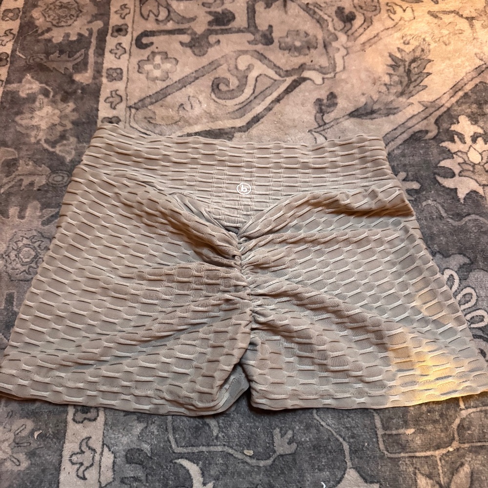 BOMBUT ruched bottom Lifting gym shorts Textured Shorts size medium